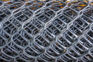 Güvenlik için siyah kalın plastik çit.