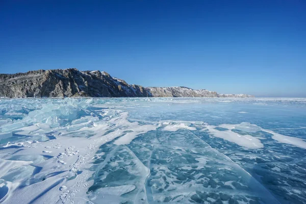 Розтріскуйте Блакитні Чудові Кришталеві Простирадла Байкальському Озері Взимку — стокове фото