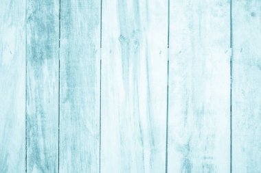 Eski grunge ahşap doku arka planı. Eski mavi tahta duvarda, nane yeşili mobilya tasarımı için antika çatlama tarzı arka plan nesneleri var. Boyalı, yıpranmış, soyulmuş, ahşap masa..