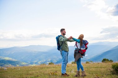 Mutlu çift Harika bir açık hava macerasında
