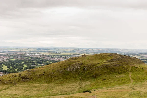 Utsikt över Arthurs Seat i Holyrood Park i Edinburgh, Skottland — Stockfoto