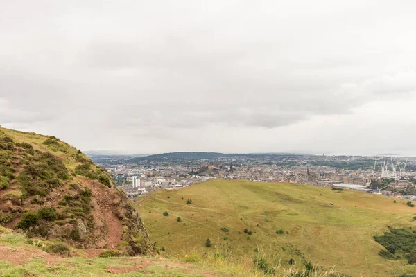 Vista de Arthurs Seat in Holyrood Park em Edimburgo, Escócia — Fotografia de Stock