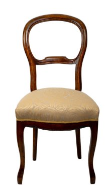 Beyaz arka planda kırmızı kumaşlı antika maun sandalye.