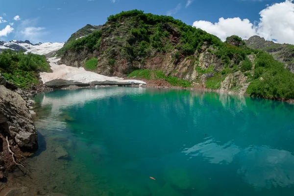 Lago Montanha Turie Com Restos Uma Avalanche Neve Dombai — Fotografia de Stock