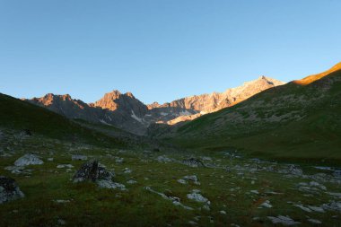 Teberda Doğa Koruma Alanı 'ndaki Markin Dağları' ndaki dağ geçidi.