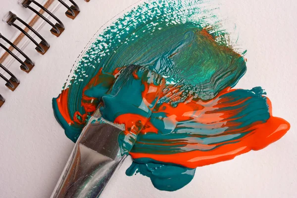 Brush when mixing paint on paper, macro shot — Stock Photo, Image