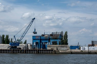 Yük limana yüklendi - Hollanda 'da inşaat için kum