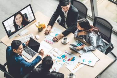 Sanal işyerinde ya da ücra bir ofiste grup iş adamları buluşması