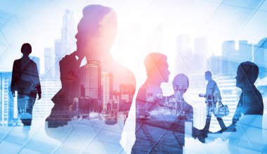 Birçok iş adamının soyut görüntüsü şehrin arka planında bir arada.