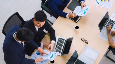 İş adamları grup toplantısı yukarıdan çekiliyor