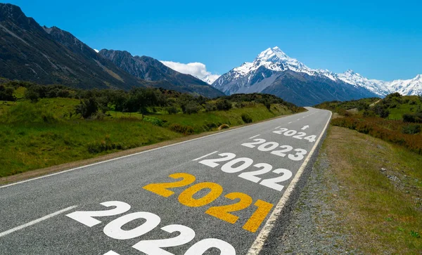 2021 New Year road trip travel and future vision concept . — Stock Photo, Image