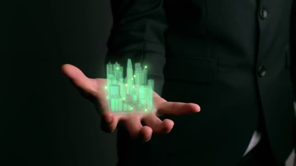 Empresario sostiene modelo de ciudad 3D que muestra tecnología de realidad aumentada — Vídeo de stock