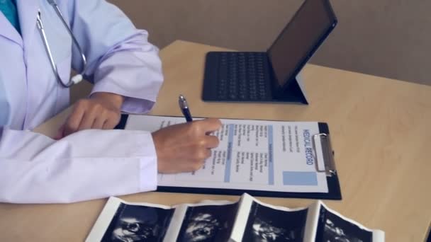 病院の妊婦・婦人科医 — ストック動画