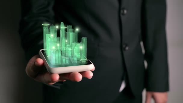 Empresário detém modelo de cidade 3D mostrando tecnologia realidade aumentada — Vídeo de Stock