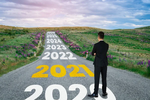 The 2021 New Year journey and future vision concept — Stock Photo, Image