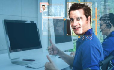 Yüz tanıma teknolojisi taraması yapın ve insanların kimlik tespiti için yüzleştiklerini tespit edin.