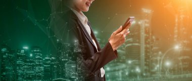 Akıllı şehirde gelişmiş iletişim ve küresel internet ağı bağlantısı