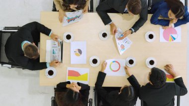 İş adamları grup toplantısı yukarıdan çekiliyor