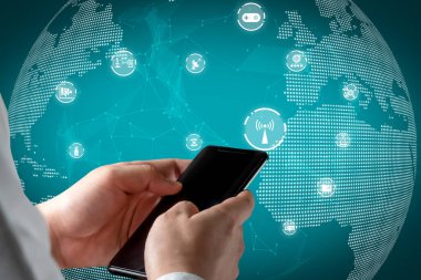 Akıllı şehirde gelişmiş iletişim ve küresel internet ağı bağlantısı
