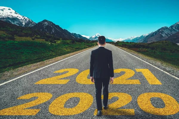 A jornada de Ano Novo 2021 e o conceito de visão futura — Fotografia de Stock