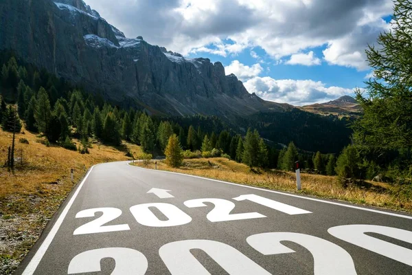 2021 New Year road trip travel and future vision concept . — Stock Photo, Image