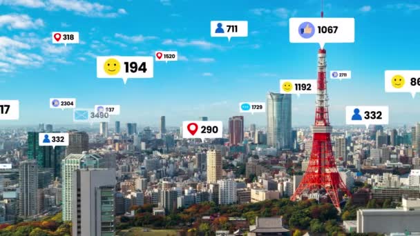 Піктограми соціальних мереж літають над містом, показуючи зв'язок між людьми — стокове відео