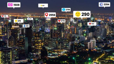 Şehirdeki sosyal medya simgeleri insanların ilişkilerini gösteriyor