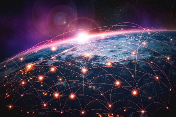 Conexão de rede global cobrindo a terra com linhas de percepção inovadora — Fotografia de Stock