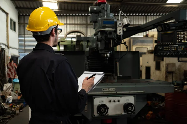 Skillful factory worker working with clipboard to do job procedure checklist . — Stock Photo, Image