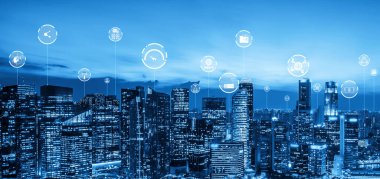 Akıllı şehirde gelişmiş iletişim ve küresel internet ağı bağlantısı