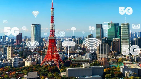 Social media icons fly over city downtown showing people engagement connection — Stock Photo, Image