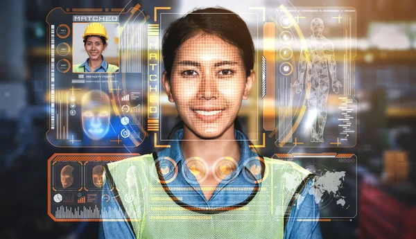 Sektör çalışanlarının makine kontrolüne erişebilmesi için yüz tanıma teknolojisi — Stok fotoğraf