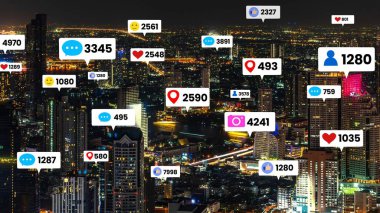 Şehirdeki sosyal medya simgeleri insanların ilişkilerini gösteriyor