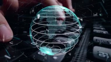 İş verilerinin analitik modernizasyonunun grafiği üzerinde çalışan adam