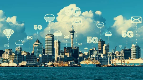 Cidade digital inteligente com globalização gráfico abstrato mostrando rede de conexão — Fotografia de Stock