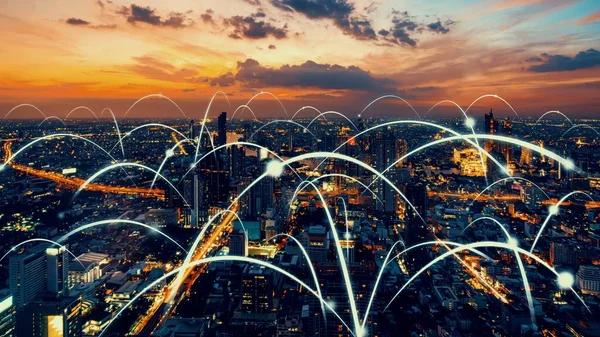 接続ネットワークを示すグローバル化抽象的なグラフィックとスマートデジタル都市 — ストック写真