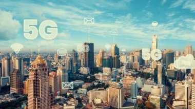 Akıllı dijital şehir ve küreselleşme bağlantı ağını gösteren soyut grafik