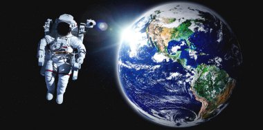 Astronot uzay yürüyüşü yaparken uzay istasyonu için çalışır.