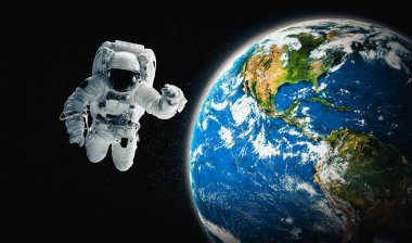 Astronot uzay yürüyüşü yaparken uzay istasyonu için çalışır.