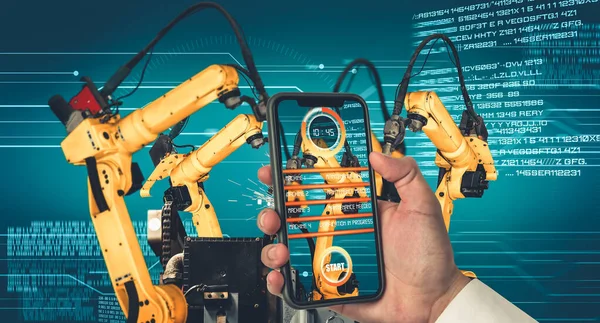 Inżynier kontroluje ramiona robotów za pomocą technologii rozszerzonej rzeczywistości — Zdjęcie stockowe