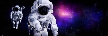 Astronot uzay yürüyüşü yaparken uzay istasyonu için çalışır.