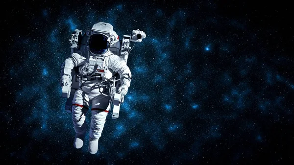 Astronot uzay yürüyüşü yaparken uzay istasyonu için çalışır.