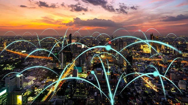 Ciudad digital inteligente con globalización gráfica abstracta que muestra la red de conexión — Foto de Stock