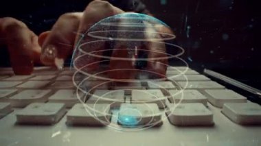 İnternet ağı modernizasyonu grafikli bilgisayar klavyesi üzerinde çalışan adam