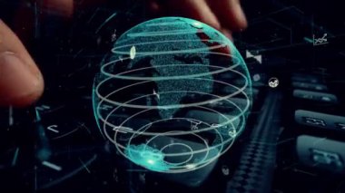 İş verilerinin analitik modernizasyonunun grafiği üzerinde çalışan adam