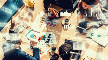 Kurumsal personel toplantısında iş adamlarının yaratıcı görüntüsü