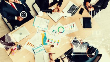 Kurumsal personel toplantısında iş adamlarının yaratıcı görüntüsü