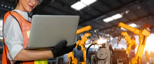 Dijital endüstri ve fabrika robotik teknolojisi için gelişmiş robot kol sistemi — Stok fotoğraf