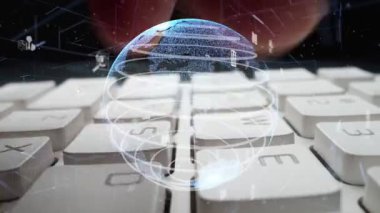 İnternet ağı modernizasyonu grafikli bilgisayar klavyesi üzerinde çalışan adam