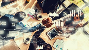 Kurumsal personel toplantısında iş adamlarının yaratıcı görüntüsü